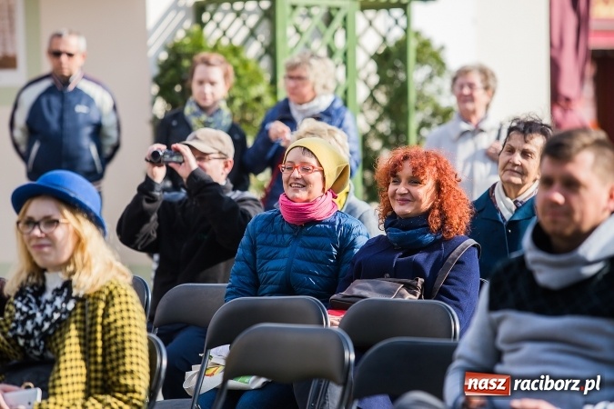 Zdjęcie w galerii na portalu naszraciborz.pl: Występy artystyczne podczas jarmarku wielkanocnego wiadomości z regionu