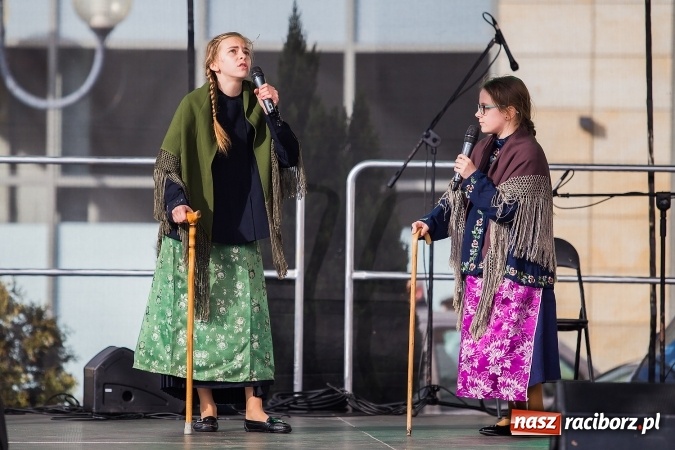 Zdjęcie w galerii na portalu naszraciborz.pl: Występy artystyczne podczas jarmarku wielkanocnego wiadomości z regionu