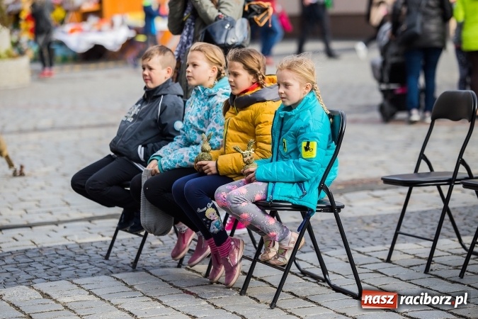 Zdjęcie w galerii na portalu naszraciborz.pl: Występy artystyczne podczas jarmarku wielkanocnego wiadomości z regionu
