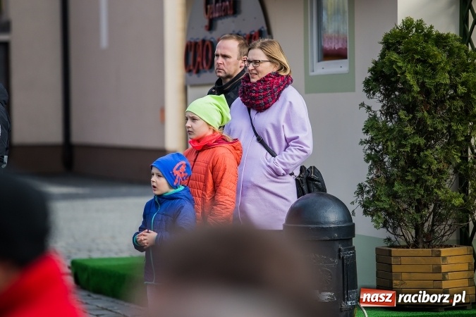 Zdjęcie w galerii na portalu naszraciborz.pl: Występy artystyczne podczas jarmarku wielkanocnego wiadomości z regionu