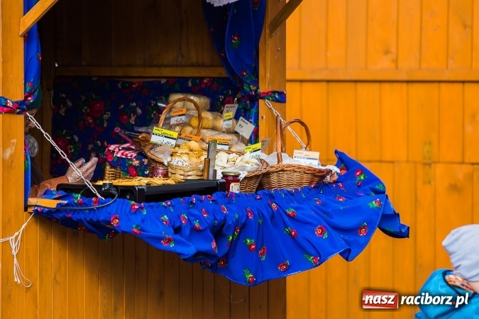 Zdjęcie w galerii na portalu naszraciborz.pl: Występy artystyczne podczas jarmarku wielkanocnego wiadomości z regionu