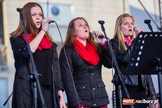Zdjęcie w galerii na portalu naszraciborz.pl: Występy artystyczne podczas jarmarku wielkanocnego wiadomości z regionu