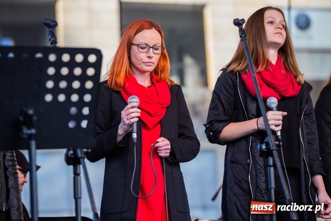 Zdjęcie w galerii na portalu naszraciborz.pl: Występy artystyczne podczas jarmarku wielkanocnego wiadomości z regionu