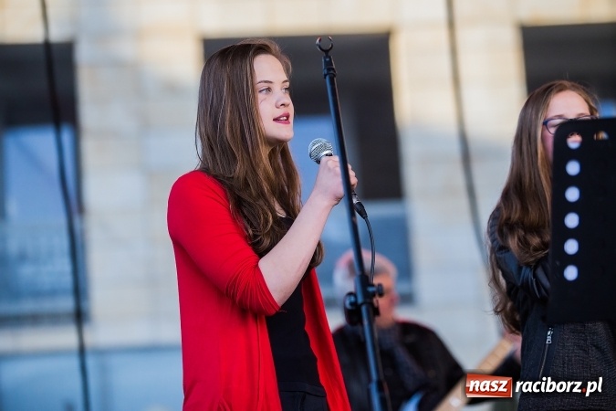 Zdjęcie w galerii na portalu naszraciborz.pl: Występy artystyczne podczas jarmarku wielkanocnego wiadomości z regionu