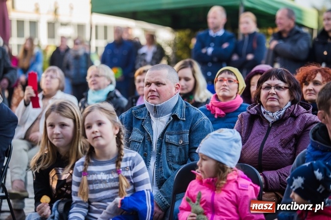 Zdjęcie w galerii na portalu naszraciborz.pl: Występy artystyczne podczas jarmarku wielkanocnego wiadomości z regionu