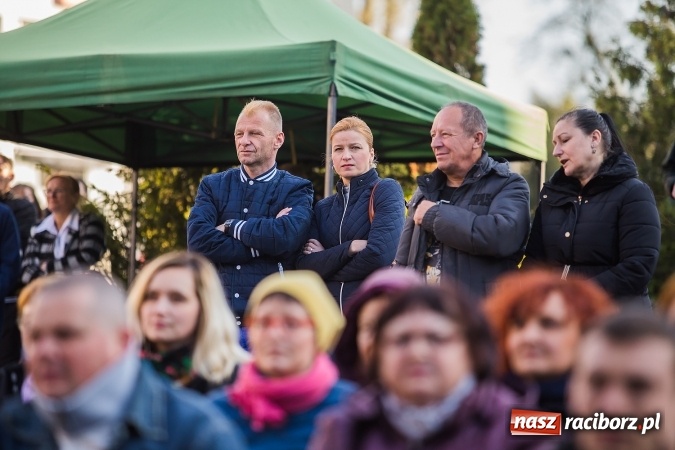 Zdjęcie w galerii na portalu naszraciborz.pl: Występy artystyczne podczas jarmarku wielkanocnego wiadomości z regionu