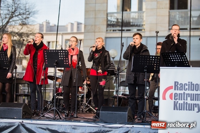 Zdjęcie w galerii na portalu naszraciborz.pl: Występy artystyczne podczas jarmarku wielkanocnego wiadomości z regionu