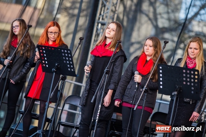 Zdjęcie w galerii na portalu naszraciborz.pl: Występy artystyczne podczas jarmarku wielkanocnego wiadomości z regionu