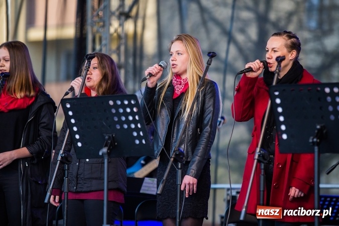 Zdjęcie w galerii na portalu naszraciborz.pl: Występy artystyczne podczas jarmarku wielkanocnego wiadomości z regionu