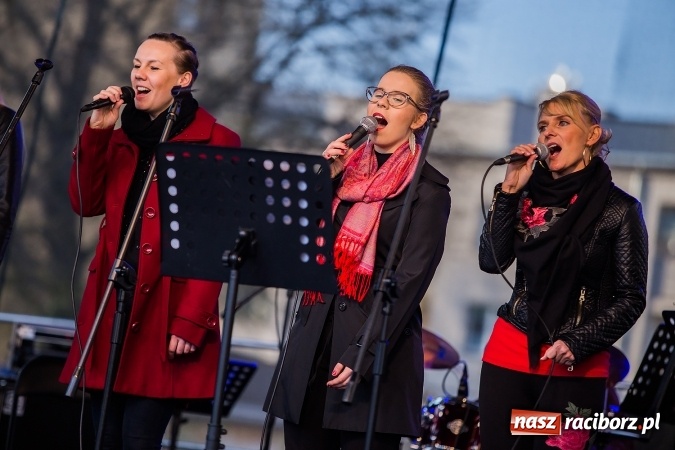 Zdjęcie w galerii na portalu naszraciborz.pl: Występy artystyczne podczas jarmarku wielkanocnego wiadomości z regionu