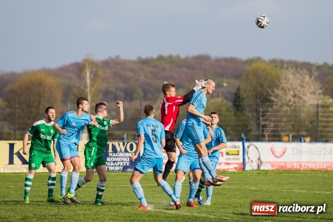 Zdjęcie w galerii na portalu naszraciborz.pl: IV liga: Mateusz Kocot show przy Srebrnej  wiadomości z regionu