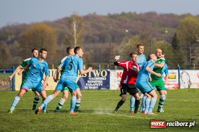 Zdjęcie w galerii na portalu naszraciborz.pl: IV liga: Mateusz Kocot show przy Srebrnej  wiadomości z regionu