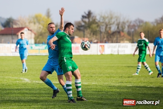 Zdjęcie w galerii na portalu naszraciborz.pl: IV liga: Mateusz Kocot show przy Srebrnej  wiadomości z regionu