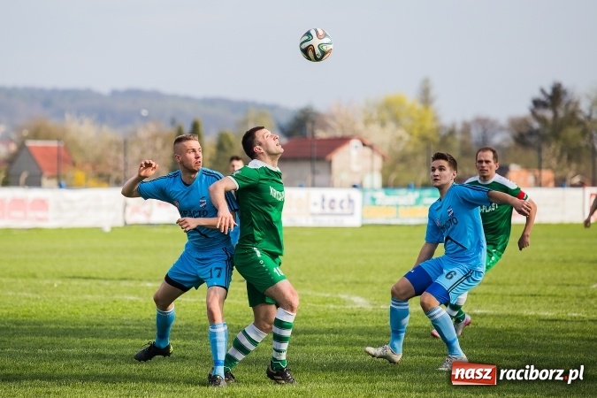 Zdjęcie w galerii na portalu naszraciborz.pl: IV liga: Mateusz Kocot show przy Srebrnej  wiadomości z regionu