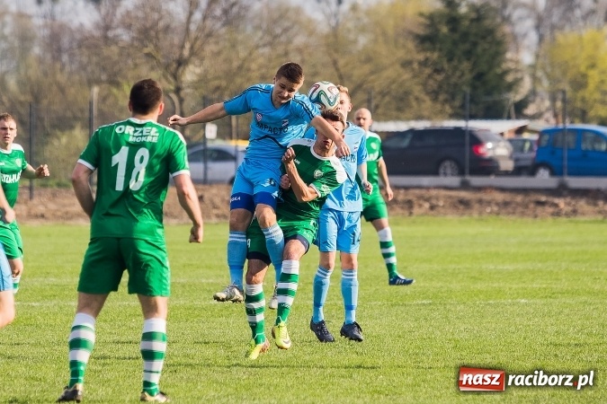 Zdjęcie w galerii na portalu naszraciborz.pl: IV liga: Mateusz Kocot show przy Srebrnej  wiadomości z regionu