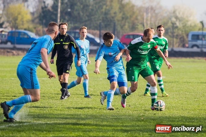 Zdjęcie w galerii na portalu naszraciborz.pl: IV liga: Mateusz Kocot show przy Srebrnej  wiadomości z regionu