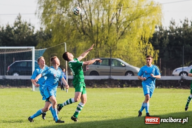 Zdjęcie w galerii na portalu naszraciborz.pl: IV liga: Mateusz Kocot show przy Srebrnej  wiadomości z regionu