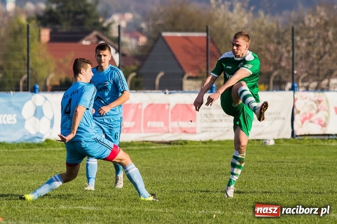 Zdjęcie w galerii na portalu naszraciborz.pl: IV liga: Mateusz Kocot show przy Srebrnej  wiadomości z regionu