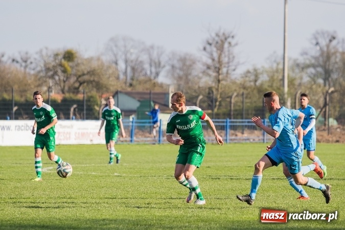 Zdjęcie w galerii na portalu naszraciborz.pl: IV liga: Mateusz Kocot show przy Srebrnej  wiadomości z regionu