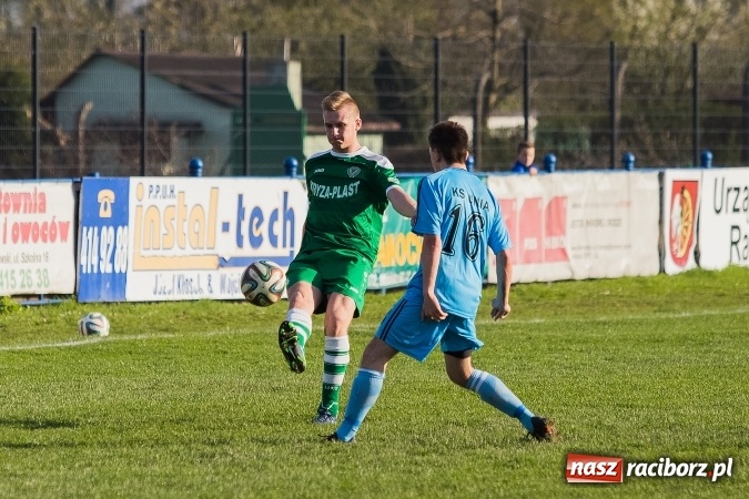 Zdjęcie w galerii na portalu naszraciborz.pl: IV liga: Mateusz Kocot show przy Srebrnej  wiadomości z regionu