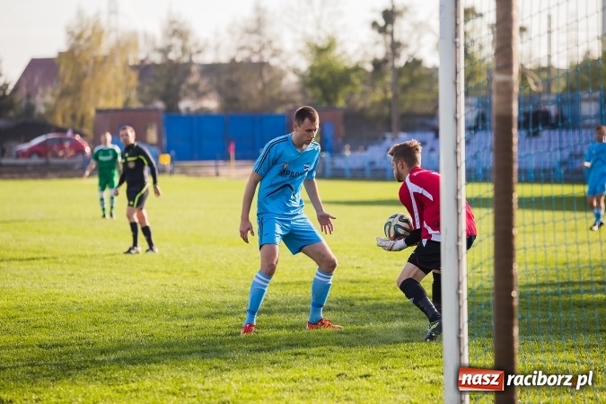 Zdjęcie w galerii na portalu naszraciborz.pl: IV liga: Mateusz Kocot show przy Srebrnej  wiadomości z regionu