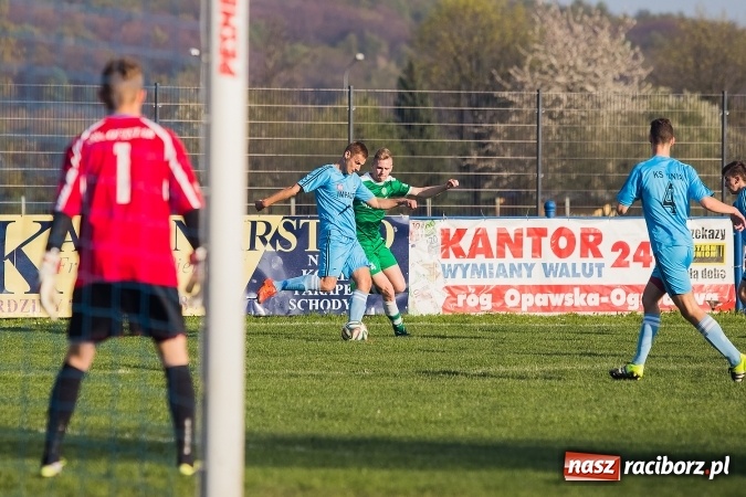 Zdjęcie w galerii na portalu naszraciborz.pl: IV liga: Mateusz Kocot show przy Srebrnej  wiadomości z regionu
