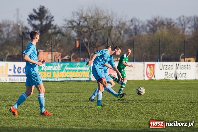 Zdjęcie w galerii na portalu naszraciborz.pl: IV liga: Mateusz Kocot show przy Srebrnej  wiadomości z regionu