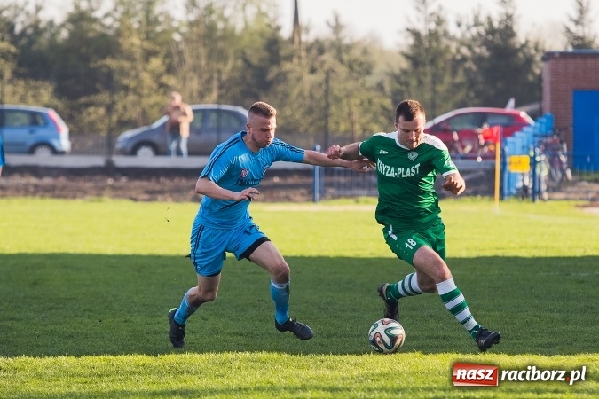 Zdjęcie w galerii na portalu naszraciborz.pl: IV liga: Mateusz Kocot show przy Srebrnej  wiadomości z regionu