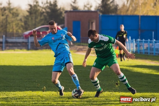 Zdjęcie w galerii na portalu naszraciborz.pl: IV liga: Mateusz Kocot show przy Srebrnej  wiadomości z regionu