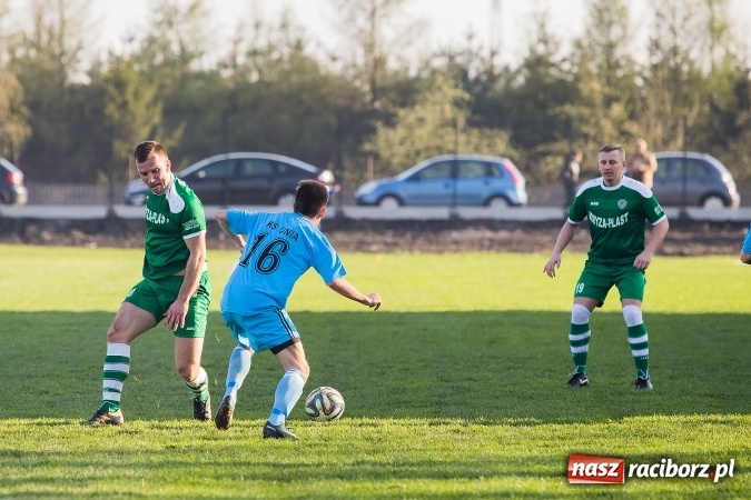 Zdjęcie w galerii na portalu naszraciborz.pl: IV liga: Mateusz Kocot show przy Srebrnej  wiadomości z regionu