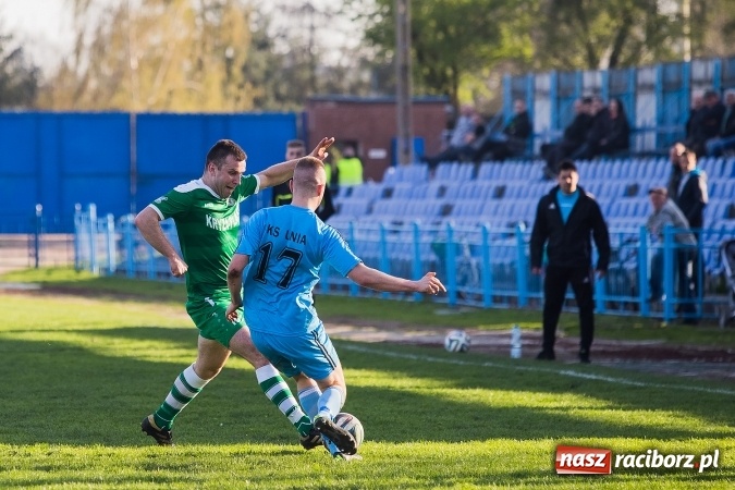 Zdjęcie w galerii na portalu naszraciborz.pl: IV liga: Mateusz Kocot show przy Srebrnej  wiadomości z regionu