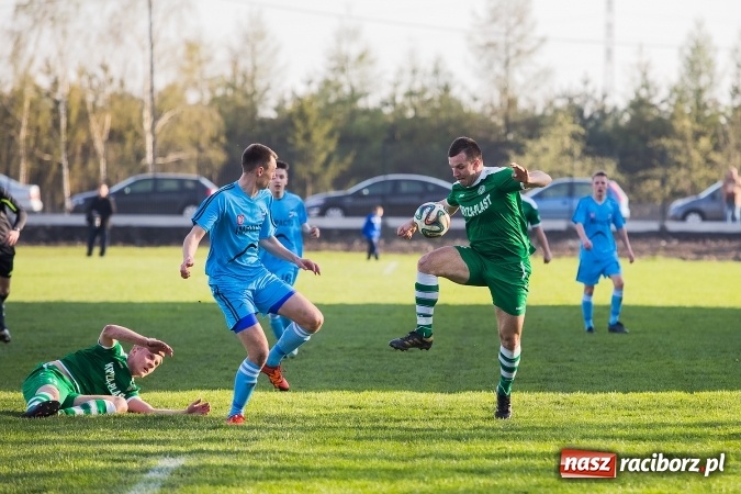 Zdjęcie w galerii na portalu naszraciborz.pl: IV liga: Mateusz Kocot show przy Srebrnej  wiadomości z regionu