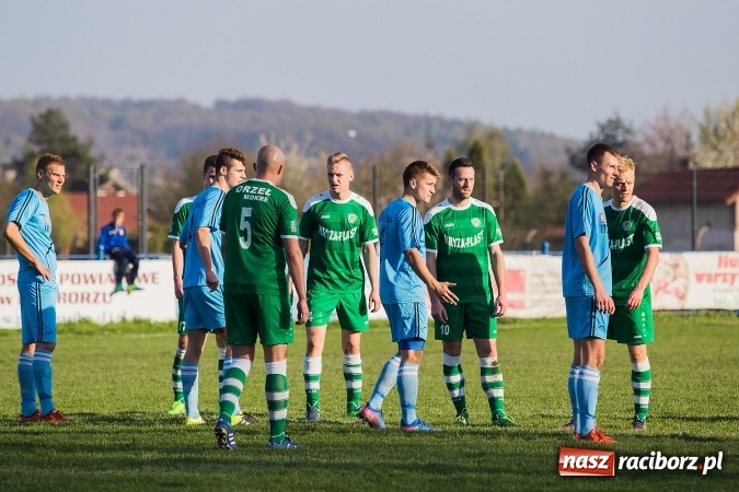 Zdjęcie w galerii na portalu naszraciborz.pl: IV liga: Mateusz Kocot show przy Srebrnej  wiadomości z regionu