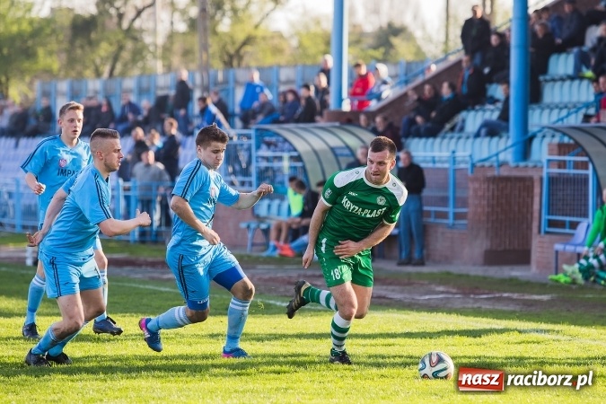 Zdjęcie w galerii na portalu naszraciborz.pl: IV liga: Mateusz Kocot show przy Srebrnej  wiadomości z regionu