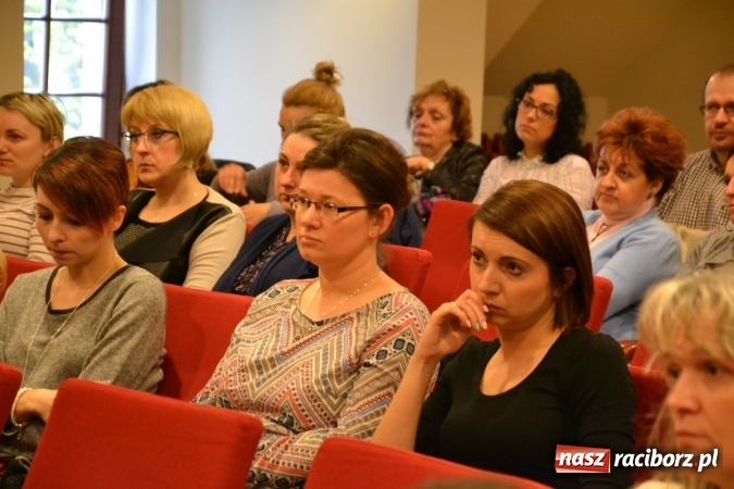 Zdjęcie w galerii na portalu naszraciborz.pl: Dziecko z autyzmem – współczesne metody terapii. Konferencja na Zamku Piastowskim  wiadomości z regionu