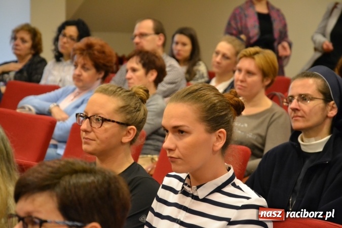 Zdjęcie w galerii na portalu naszraciborz.pl: Dziecko z autyzmem – współczesne metody terapii. Konferencja na Zamku Piastowskim  wiadomości z regionu