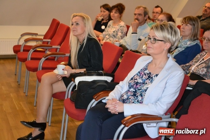 Zdjęcie w galerii na portalu naszraciborz.pl: Dziecko z autyzmem – współczesne metody terapii. Konferencja na Zamku Piastowskim  wiadomości z regionu