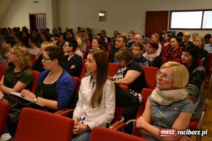 Zdjęcie w galerii na portalu naszraciborz.pl: Dziecko z autyzmem – współczesne metody terapii. Konferencja na Zamku Piastowskim  wiadomości z regionu