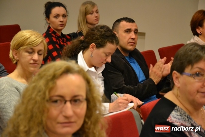 Zdjęcie w galerii na portalu naszraciborz.pl: Dziecko z autyzmem – współczesne metody terapii. Konferencja na Zamku Piastowskim  wiadomości z regionu