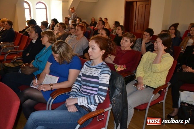 Zdjęcie w galerii na portalu naszraciborz.pl: Dziecko z autyzmem – współczesne metody terapii. Konferencja na Zamku Piastowskim  wiadomości z regionu