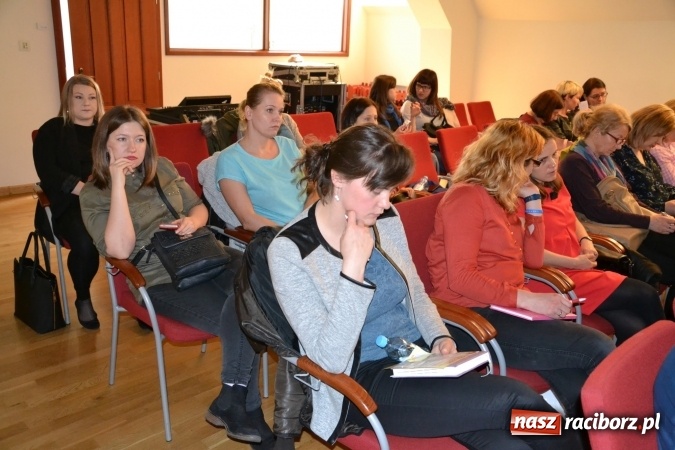 Zdjęcie w galerii na portalu naszraciborz.pl: Dziecko z autyzmem – współczesne metody terapii. Konferencja na Zamku Piastowskim  wiadomości z regionu