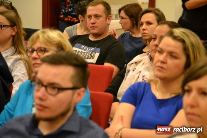 Zdjęcie w galerii na portalu naszraciborz.pl: Dziecko z autyzmem – współczesne metody terapii. Konferencja na Zamku Piastowskim  wiadomości z regionu