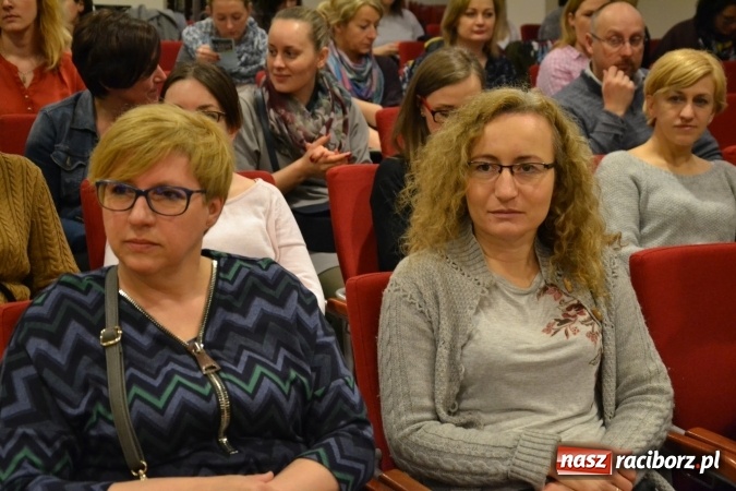 Zdjęcie w galerii na portalu naszraciborz.pl: Dziecko z autyzmem – współczesne metody terapii. Konferencja na Zamku Piastowskim  wiadomości z regionu