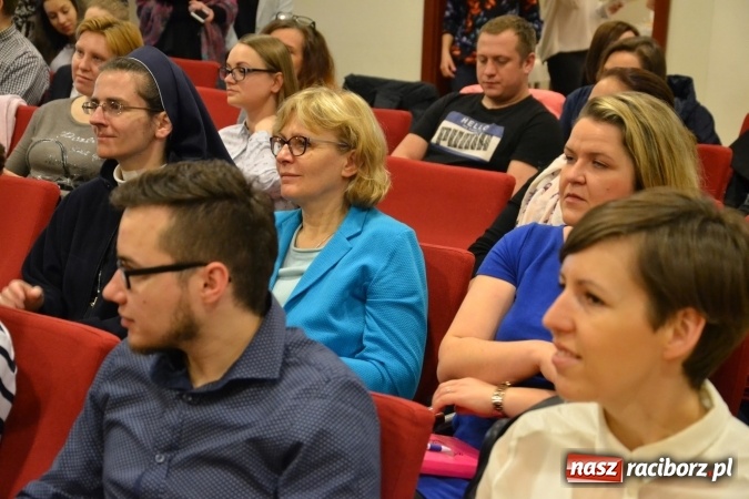 Zdjęcie w galerii na portalu naszraciborz.pl: Dziecko z autyzmem – współczesne metody terapii. Konferencja na Zamku Piastowskim  wiadomości z regionu