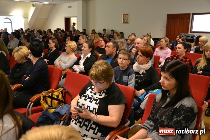 Zdjęcie w galerii na portalu naszraciborz.pl: Dziecko z autyzmem – współczesne metody terapii. Konferencja na Zamku Piastowskim  wiadomości z regionu