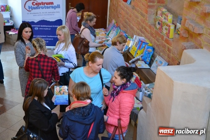 Zdjęcie w galerii na portalu naszraciborz.pl: Dziecko z autyzmem – współczesne metody terapii. Konferencja na Zamku Piastowskim  wiadomości z regionu