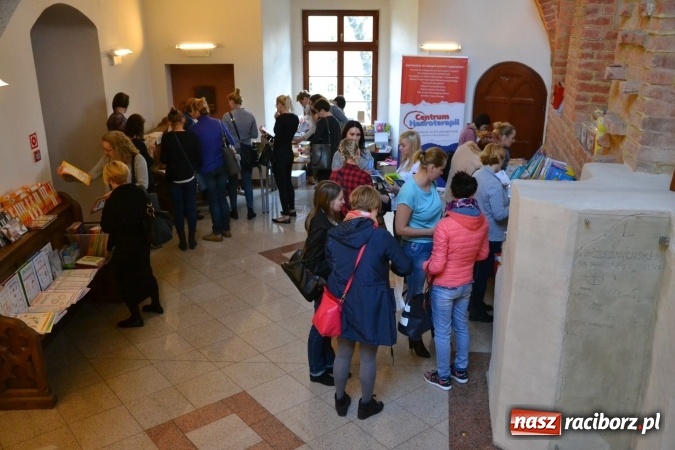 Zdjęcie w galerii na portalu naszraciborz.pl: Dziecko z autyzmem – współczesne metody terapii. Konferencja na Zamku Piastowskim  wiadomości z regionu