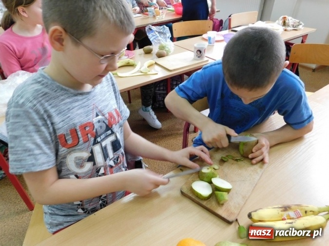 Zdjęcie w galerii na portalu naszraciborz.pl: Smacznie, zdrowo, kolorowo w SP 4  wiadomości z regionu