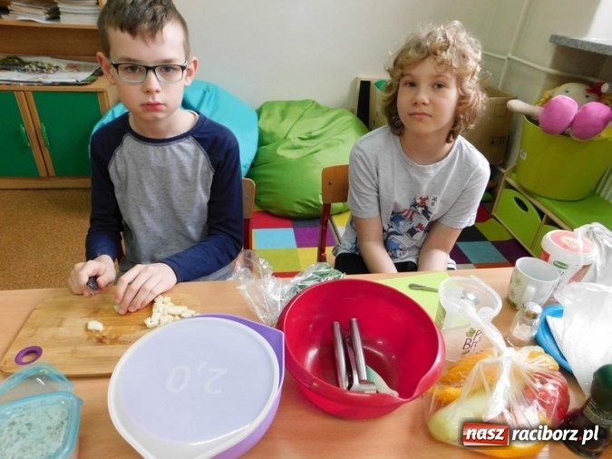 Zdjęcie w galerii na portalu naszraciborz.pl: Smacznie, zdrowo, kolorowo w SP 4  wiadomości z regionu