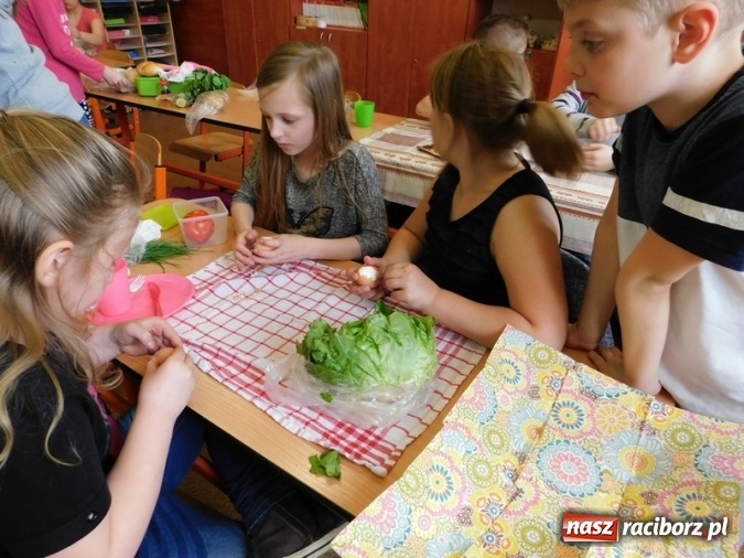 Zdjęcie w galerii na portalu naszraciborz.pl: Smacznie, zdrowo, kolorowo w SP 4  wiadomości z regionu